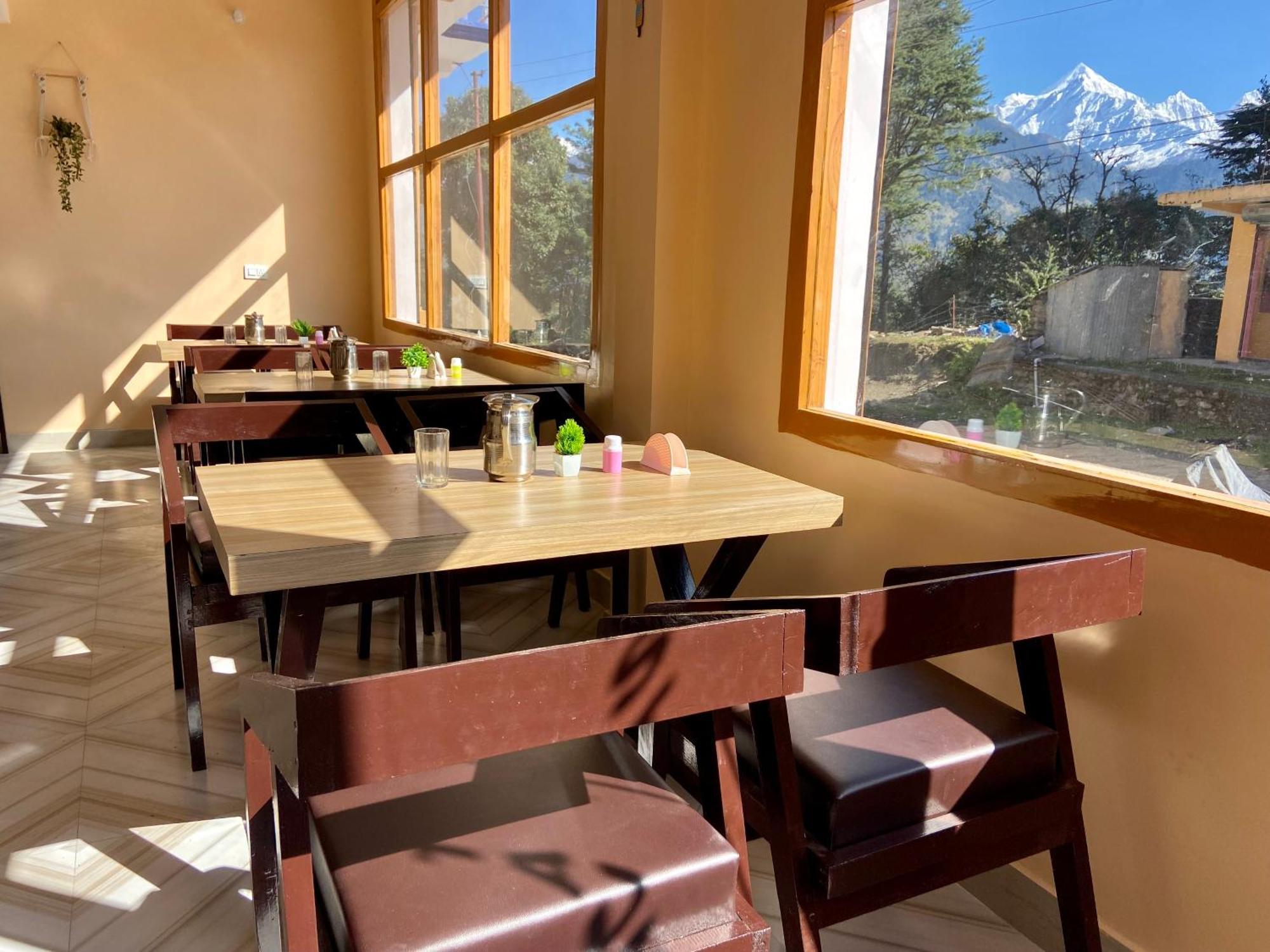 Hotel Mansarovar Inn Munsyari ภายนอก รูปภาพ