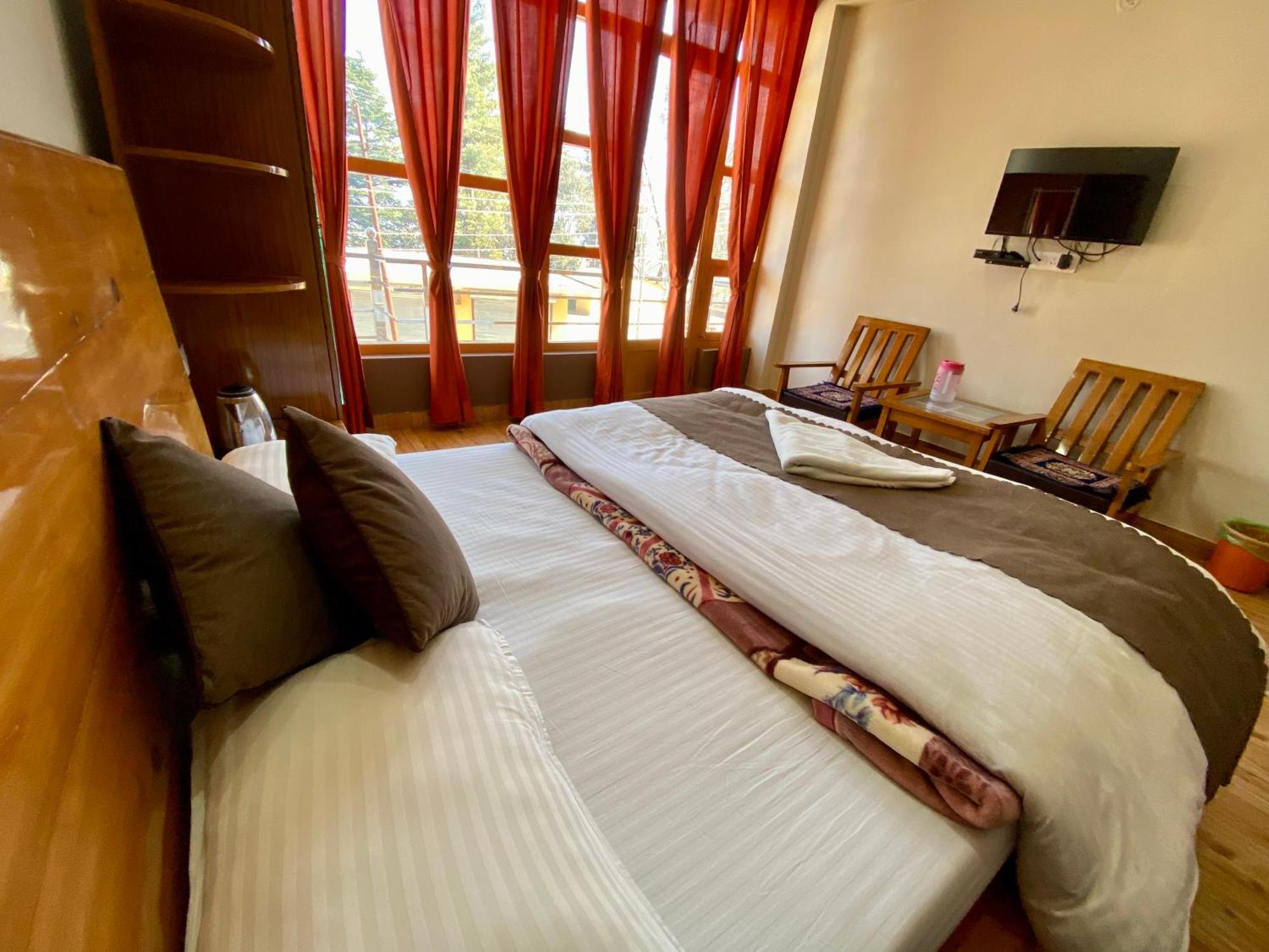 Hotel Mansarovar Inn Munsyari ภายนอก รูปภาพ